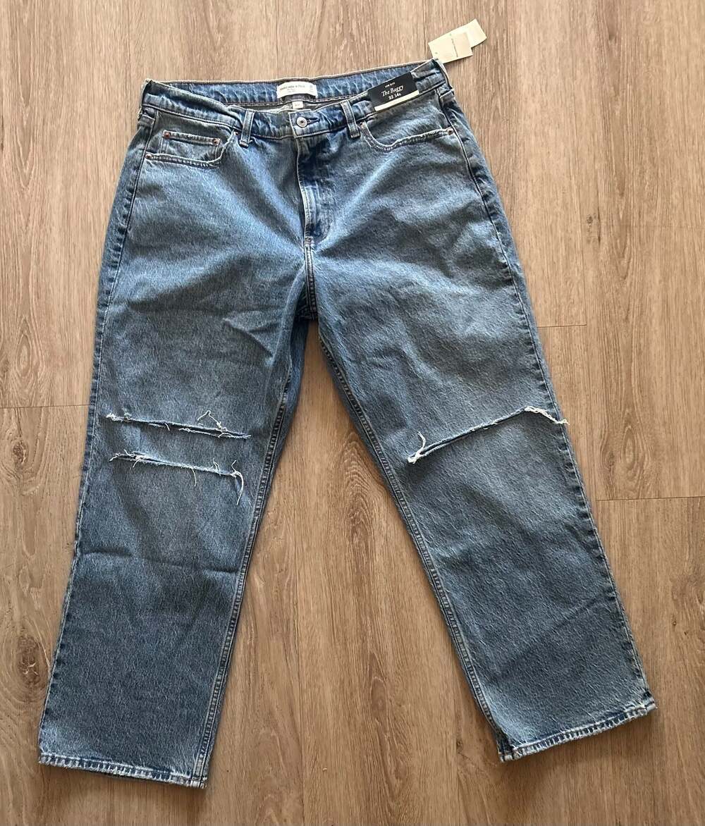 Abercrombie & Fitch Curve Love Low Rise Baggy Jeans with Distressed Knees NWT